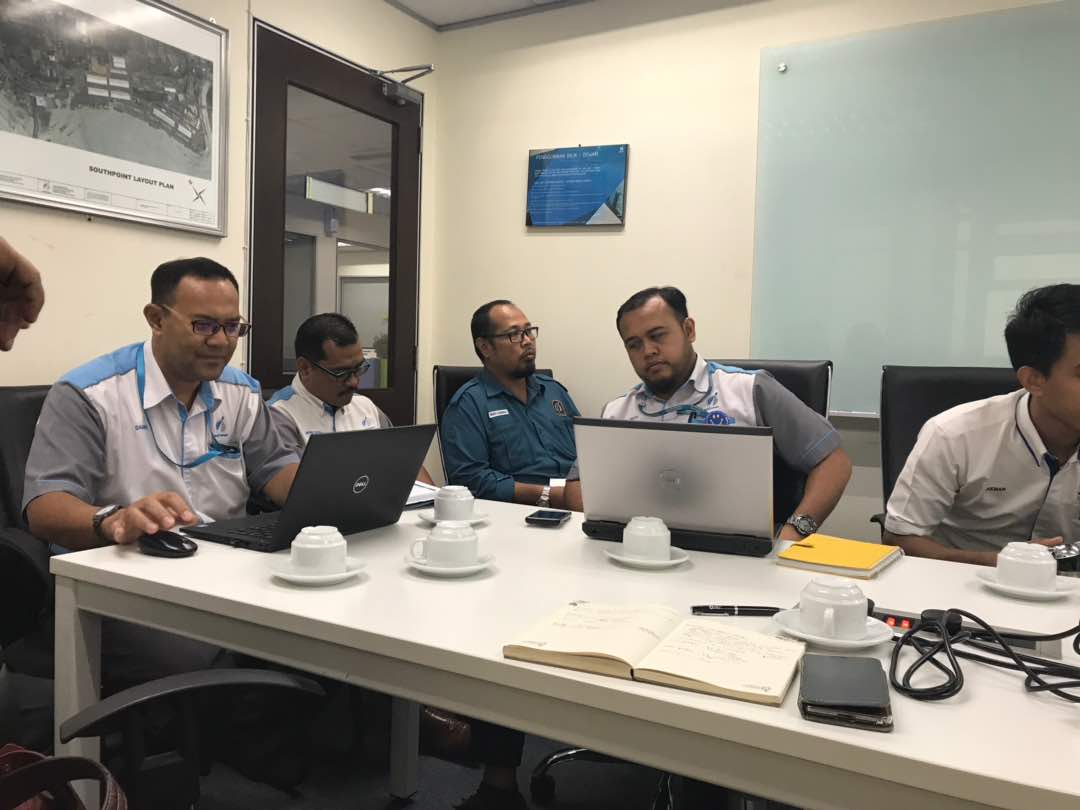 uCustoms RMCD tweet media