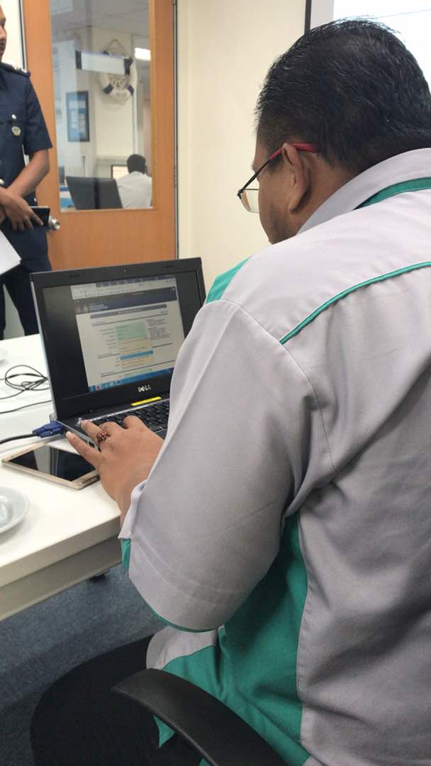uCustoms RMCD tweet media