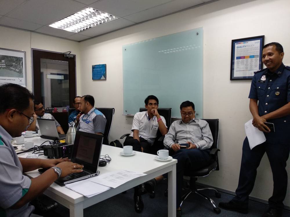 uCustoms RMCD tweet media