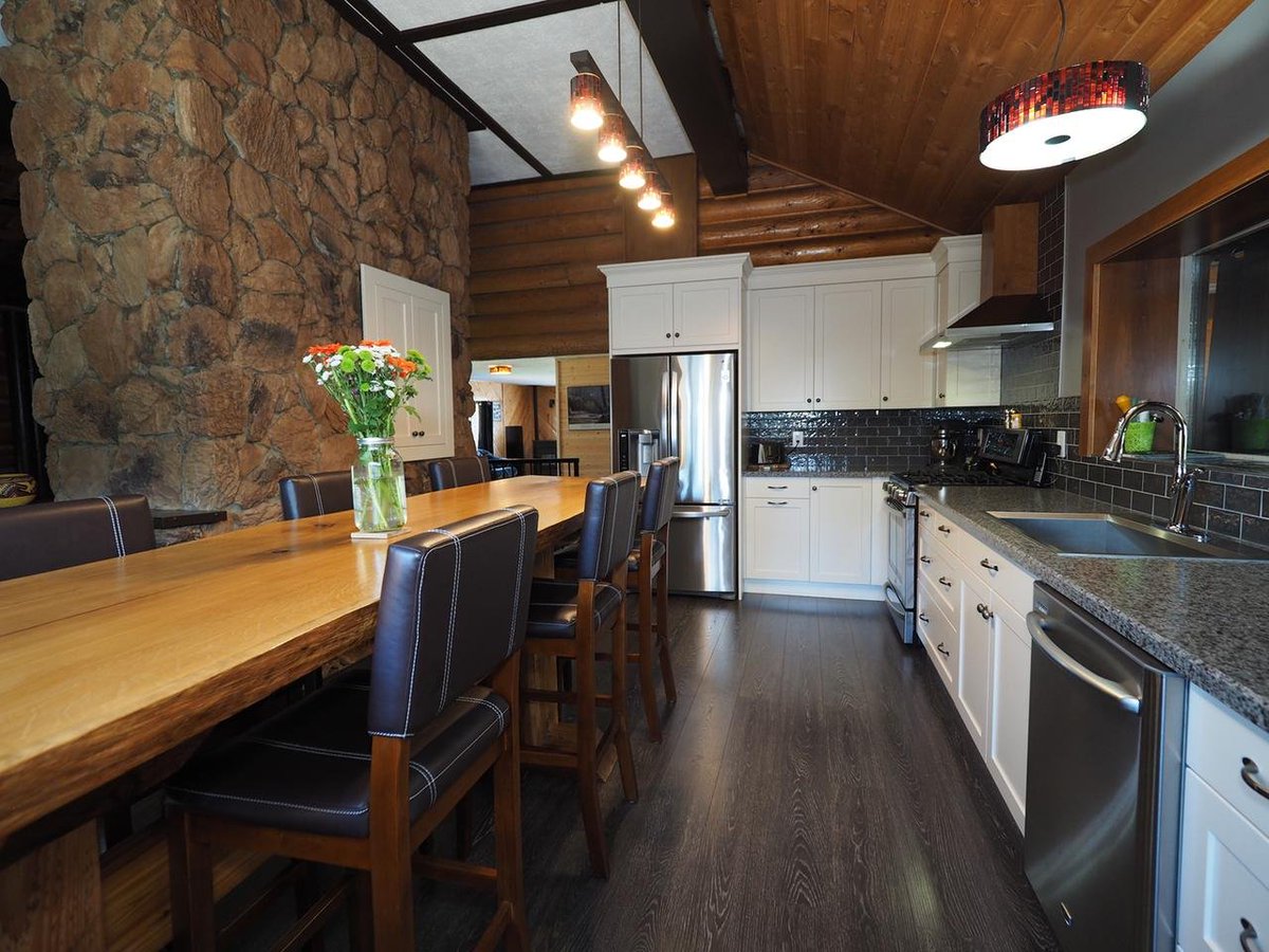 loopsproperties's tweet photo. New Listing #beautifulnewkitchen #pool #tile #privateyard #flatlot #woodstove #energyefficient #remax #justlisted https://t.co/re9QgYpjyj https://t.co/qqW9dznLNw
