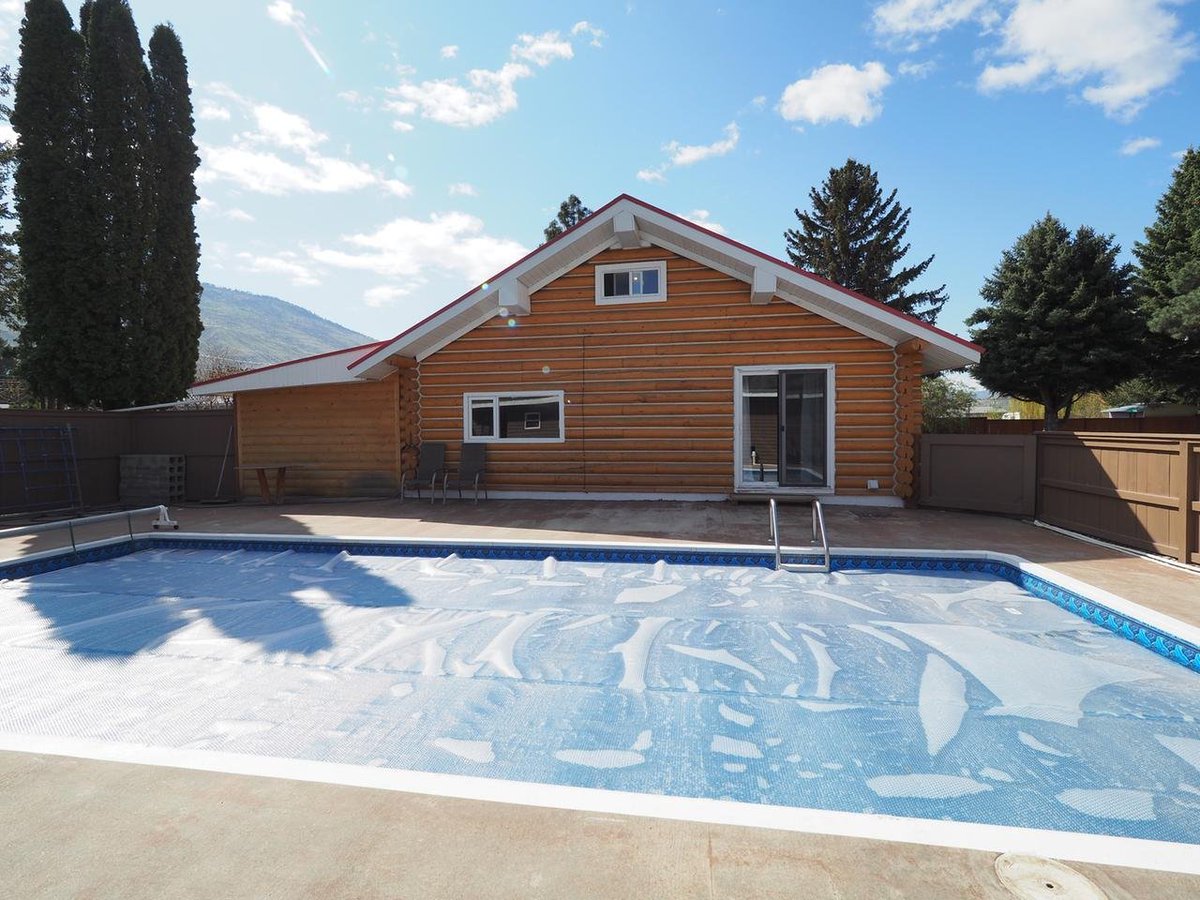loopsproperties's tweet photo. New Listing #beautifulnewkitchen #pool #tile #privateyard #flatlot #woodstove #energyefficient #remax #justlisted https://t.co/re9QgYpjyj https://t.co/qqW9dznLNw