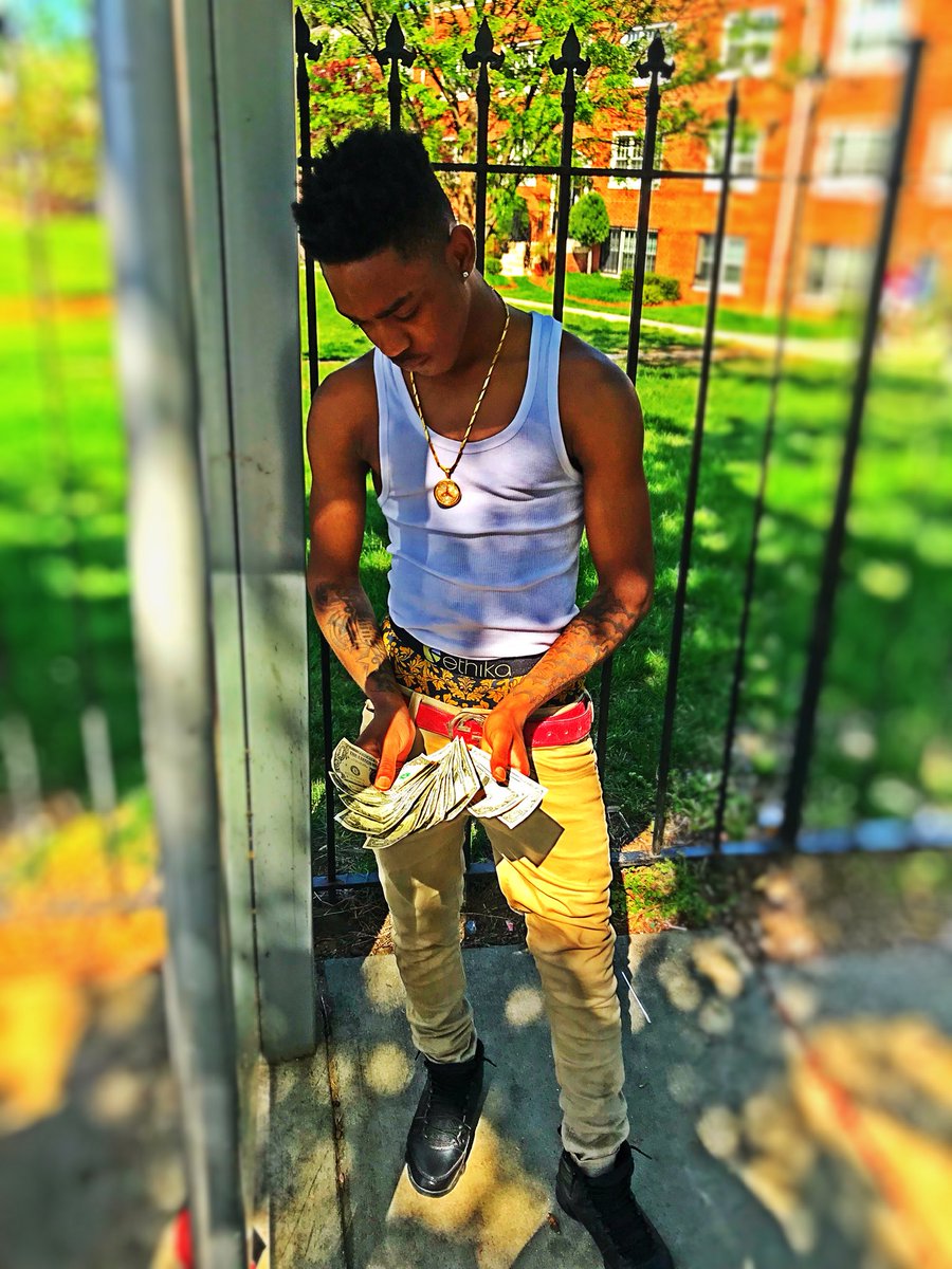 SleezySWorld's tweet photo. Im Stuck Ta Da Streets🚧‼️My Feet Inda Pavement👣🏚💯 #Toosleezy🤷🏽♂️💰 #TrapHabits🏚💯 #StreetAthlete🚧⛹🏽♂️ #GetOffUrAss⛹🏽♂️💨 https://t.co/Ttmvlw0plG