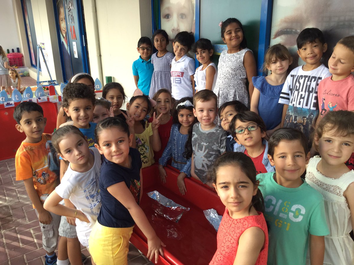 JPS_Year1's tweet photo. 1B have created 2 boats and are predicting how many cubes each boat can hold. #JPSscience #JPSSTEAM #JPSyear1 https://t.co/spLUnfHniL
