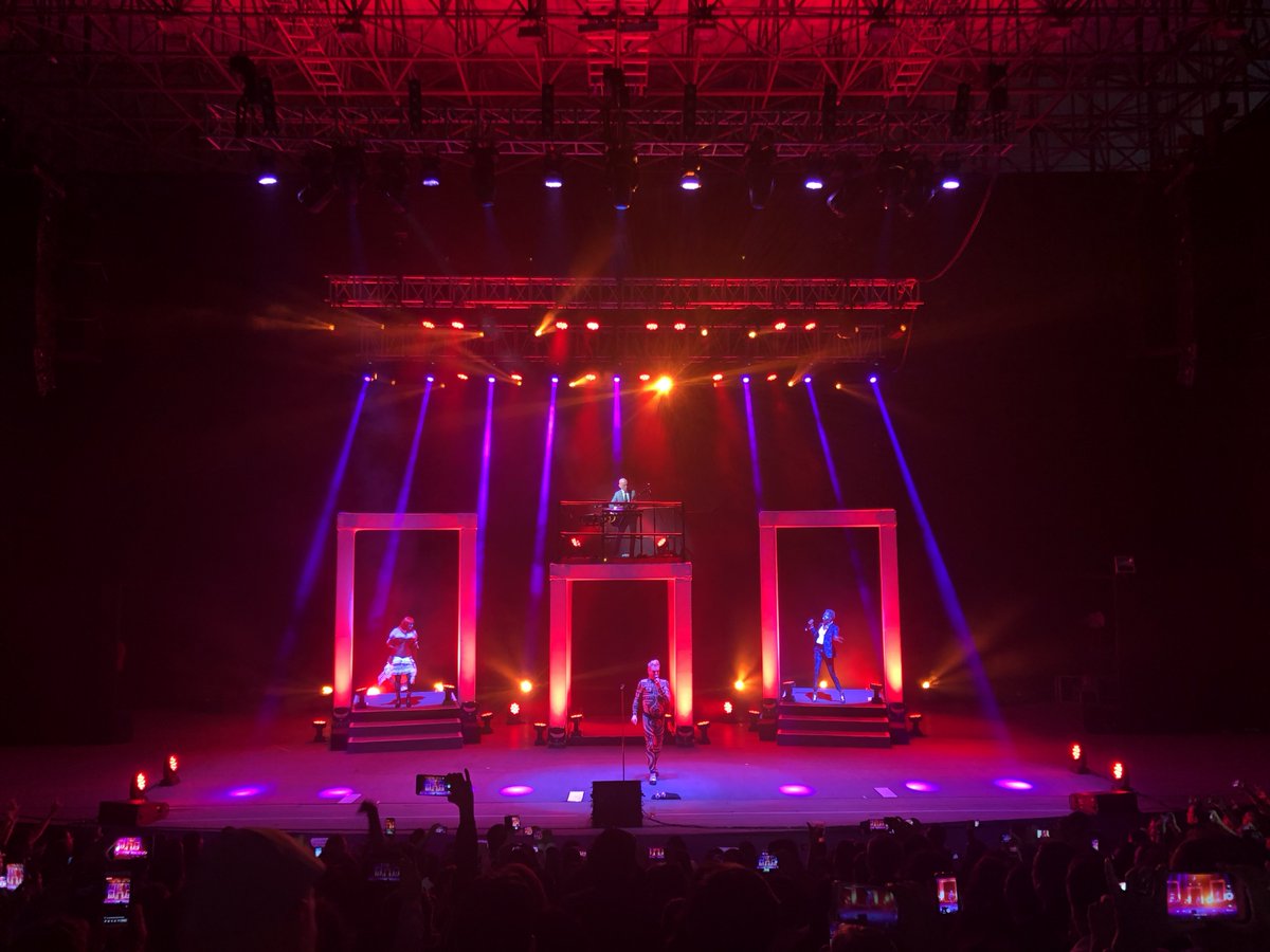 Audio_Apparel's tweet photo. Most people would say this but tonight’s show in #Lima was really good. The local production really pulled it out the bag for all of us! So thanks to them #moveconcerts Now back for a quick snooze and another 5.30am start 😴 #peru #aaalife #aaathreads #erasure https://t.co/detLN0Ztpk