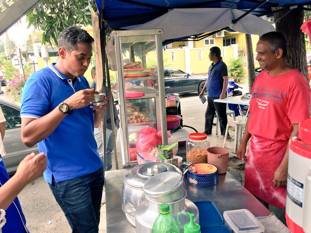TeamKhairyKJ's tweet photo. Sodap boto yb minam cedol.. haus bona tu hehe.. @Khairykj 

#PRU14
#JomBN
#Rembauforever https://t.co/rGYwiTP2Zn