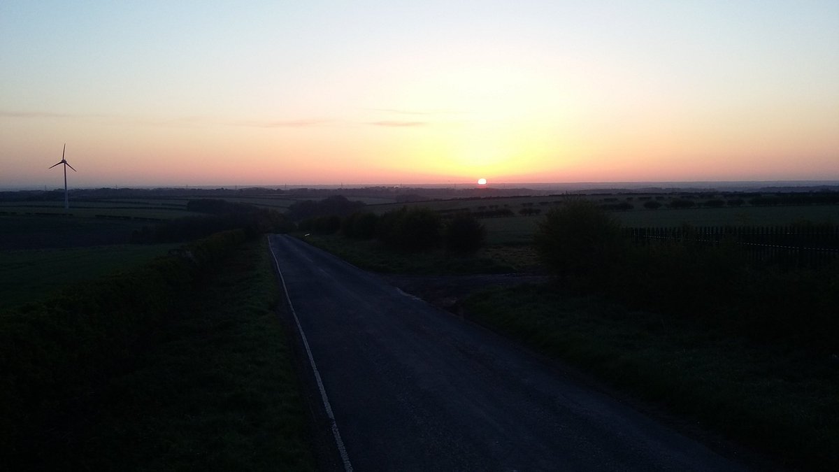 BenLongshanks's tweet photo. Good morning #letourdeyorkshire the east coast, the sunshine and a million people are just about ready for you. Good luck to everybody racing today. #TDY https://t.co/SOaZ6CObFd