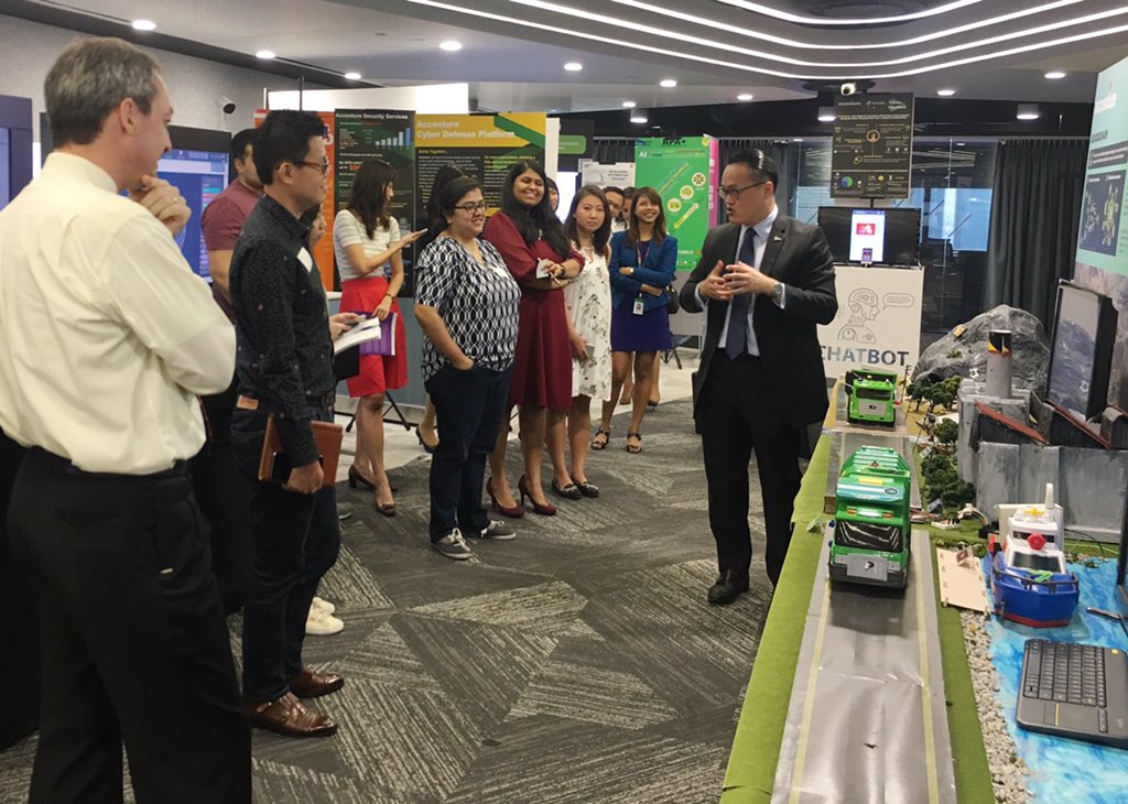 ACN_SEA's tweet image. Live now from our Liquid Studio: our Technology MD Sam Liew taking the Singapore media through our latest #tech demos. #TechVision2018