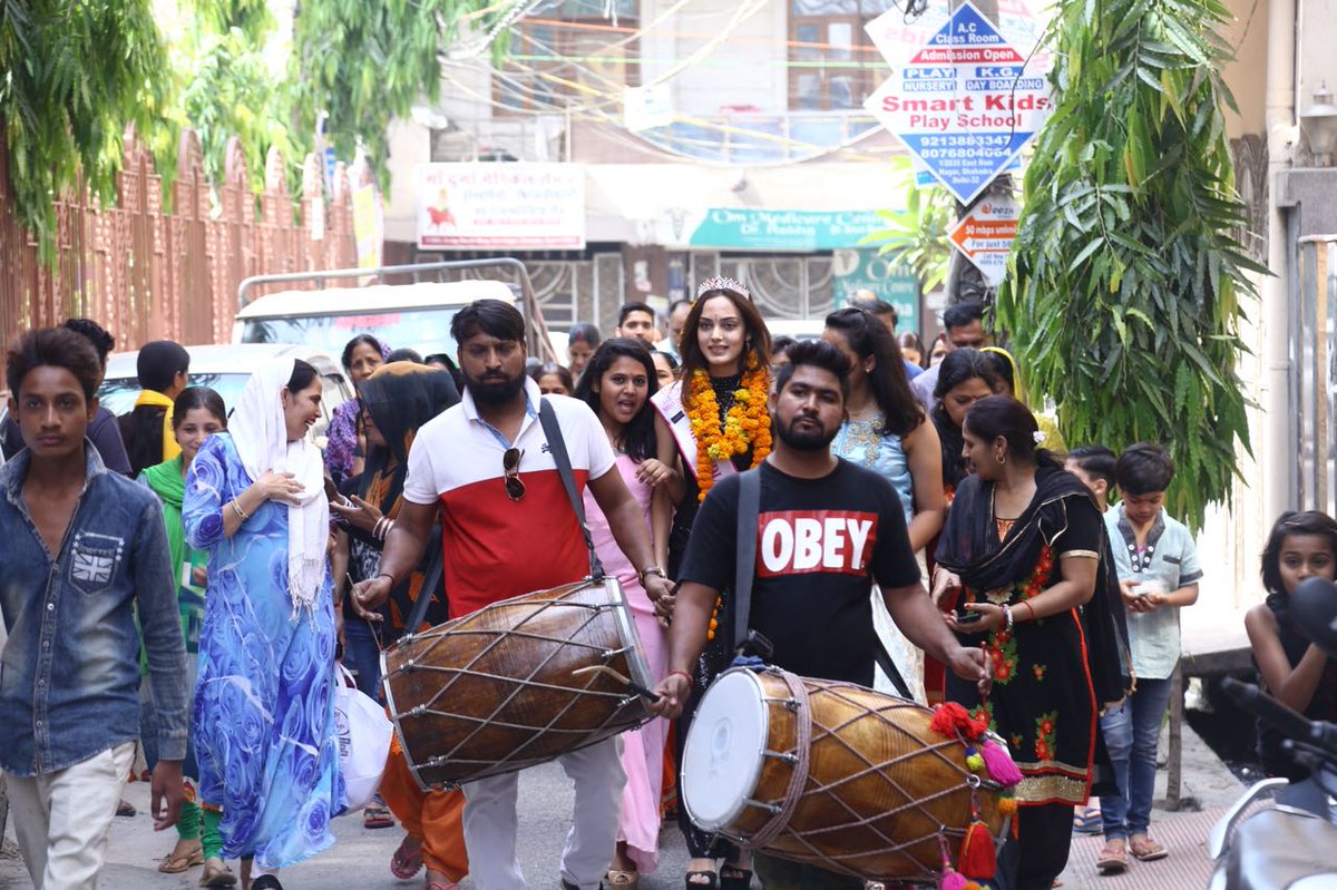feminamissindia's tweet photo. Coming home to such a grand welcome is so overwhelming! @fbb_india @ColorsTV Femina Miss India Uttar Pradesh 2018 Himanshi received a grand welcome from her loved ones after winning the state title at Miss India North 2018.
Co powered by @Sephora_India and @DS_SilverPearls https://t.co/5qXZWFvexX