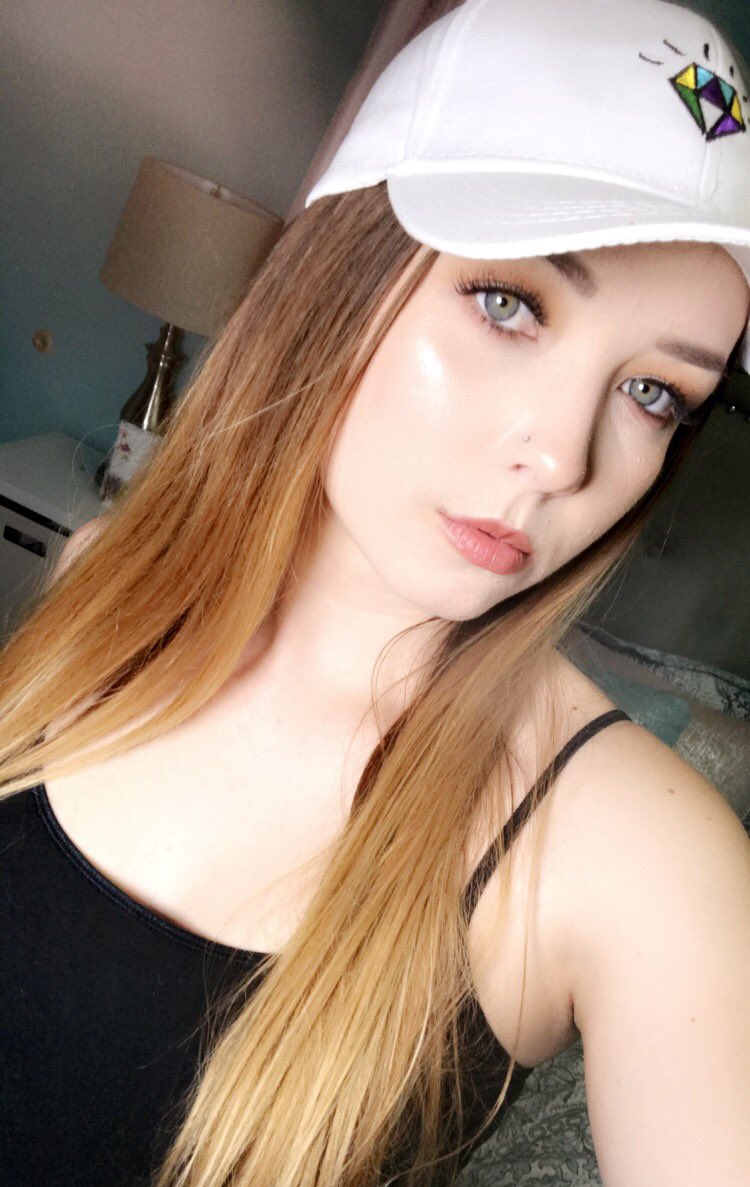 MistrialBlue's tweet photo. I got my mind on your money and your money on my mind😜

Come get a surprise from me https://t.co/9ieGcdifxu

#fetishes #paypig #sph #joi #sissyslave #cammodel https://t.co/agJd4CXmRN