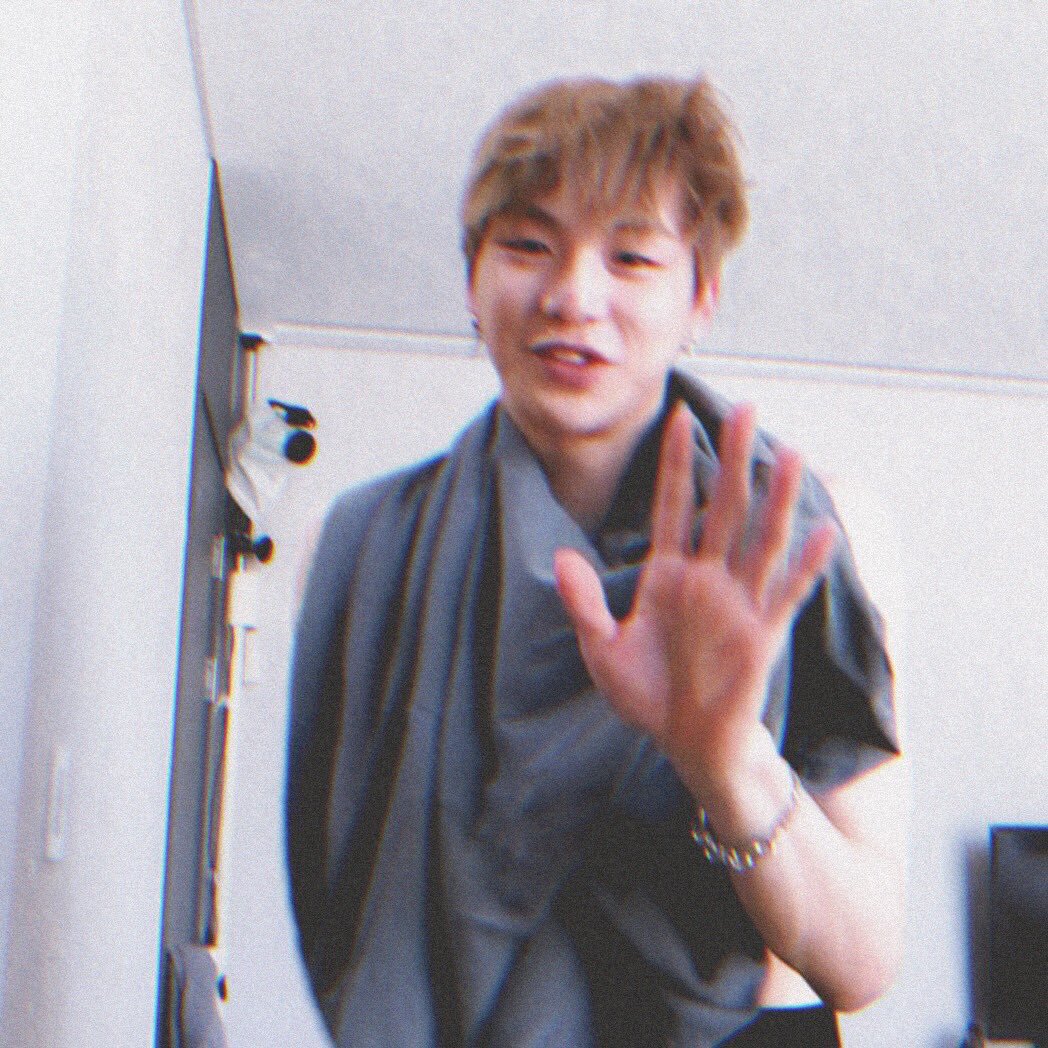 piekittyswxxt's tweet photo. 🐻 : อ๋งครับเห็นอะไรในมือแดนมั้ย? 
🐱 : ไม่เห็นอ่ะ อะไรหรอ
🐻 : จำไว้นะครับ ถึงในมือของแดนจะไม่มีอะไร แต่ในใจของแดนมีอ๋งเสมอ ❤ 
🐱 : บ้าคนบ้าฮื่ออออ 😳 #เนียลอง #คังแดเนียล #องซองอู #KangDaniel #ONGSEONGWOO #WANNAONE https://t.co/IeROl31tBJ
