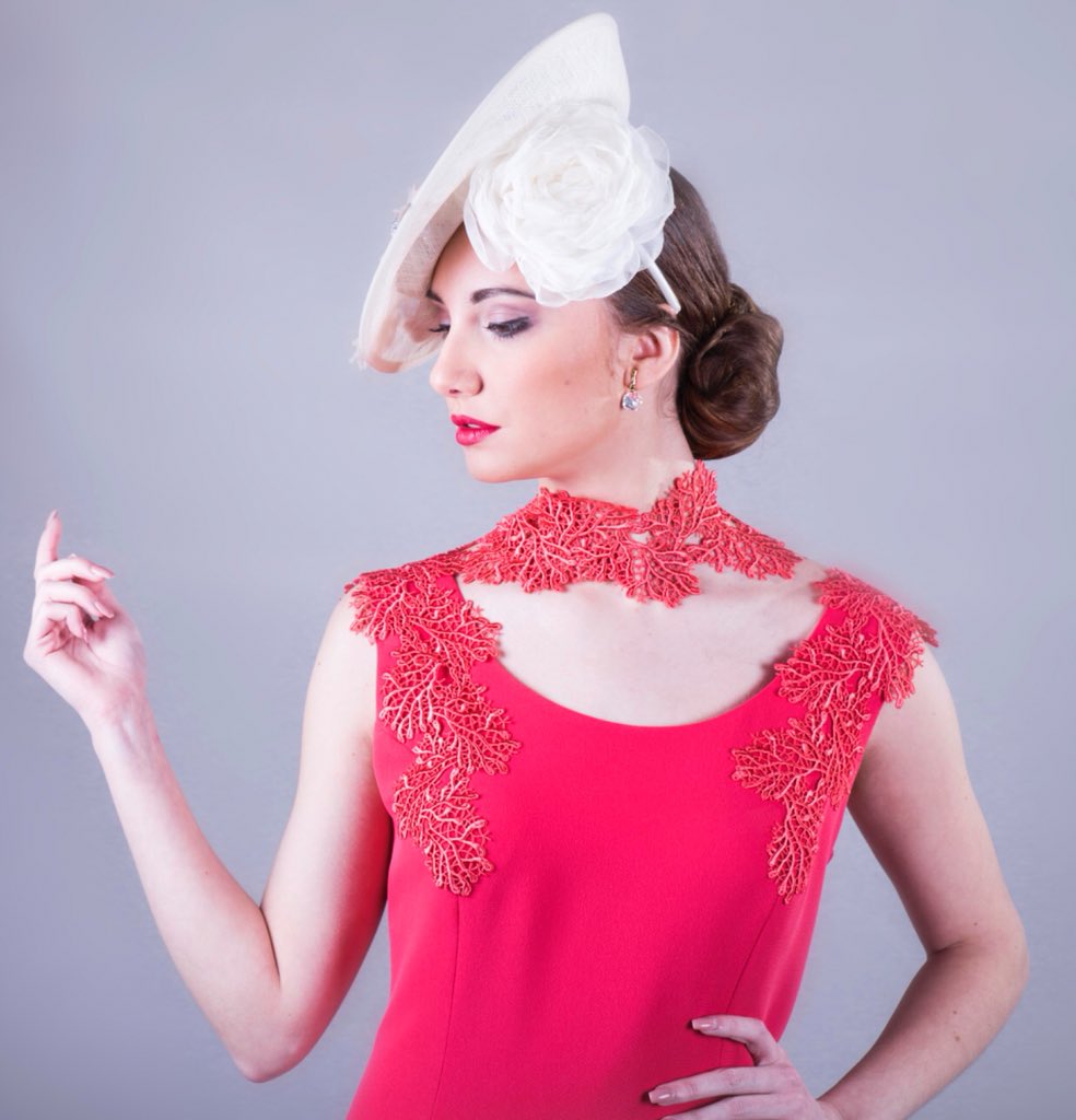 TocadosAirun's tweet photo. Clasicismo ... Siempre #elegante y #atemporal.
HAT @TocadosAirun
DRESS @SlabonModa
MAKEUP #tiendasagatha
PIC #RaulAguilerafotografiayvideo
MODEL #mprsol https://t.co/FNAwsIUjkj