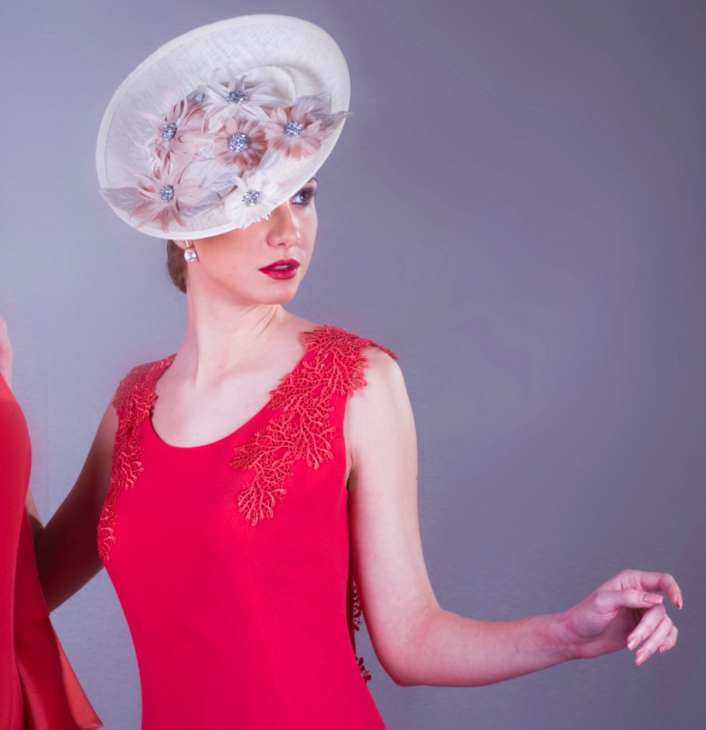 TocadosAirun's tweet photo. Clasicismo ... Siempre #elegante y #atemporal.
HAT @TocadosAirun
DRESS @SlabonModa
MAKEUP #tiendasagatha
PIC #RaulAguilerafotografiayvideo
MODEL #mprsol https://t.co/FNAwsIUjkj