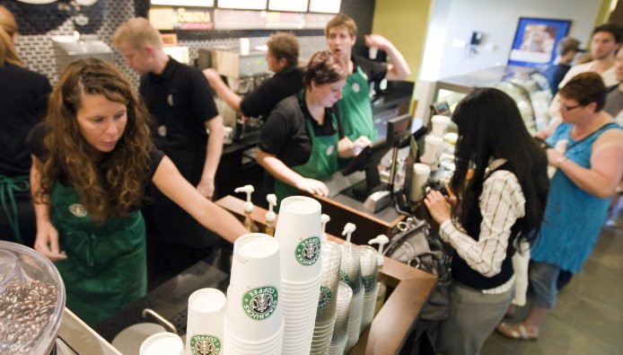 Allemaal aan de koffiemok! Starbucks start een recyclinginitiatief in Nederland voor papieren bekers.
rtlz.nl/beurs/bedrijve…