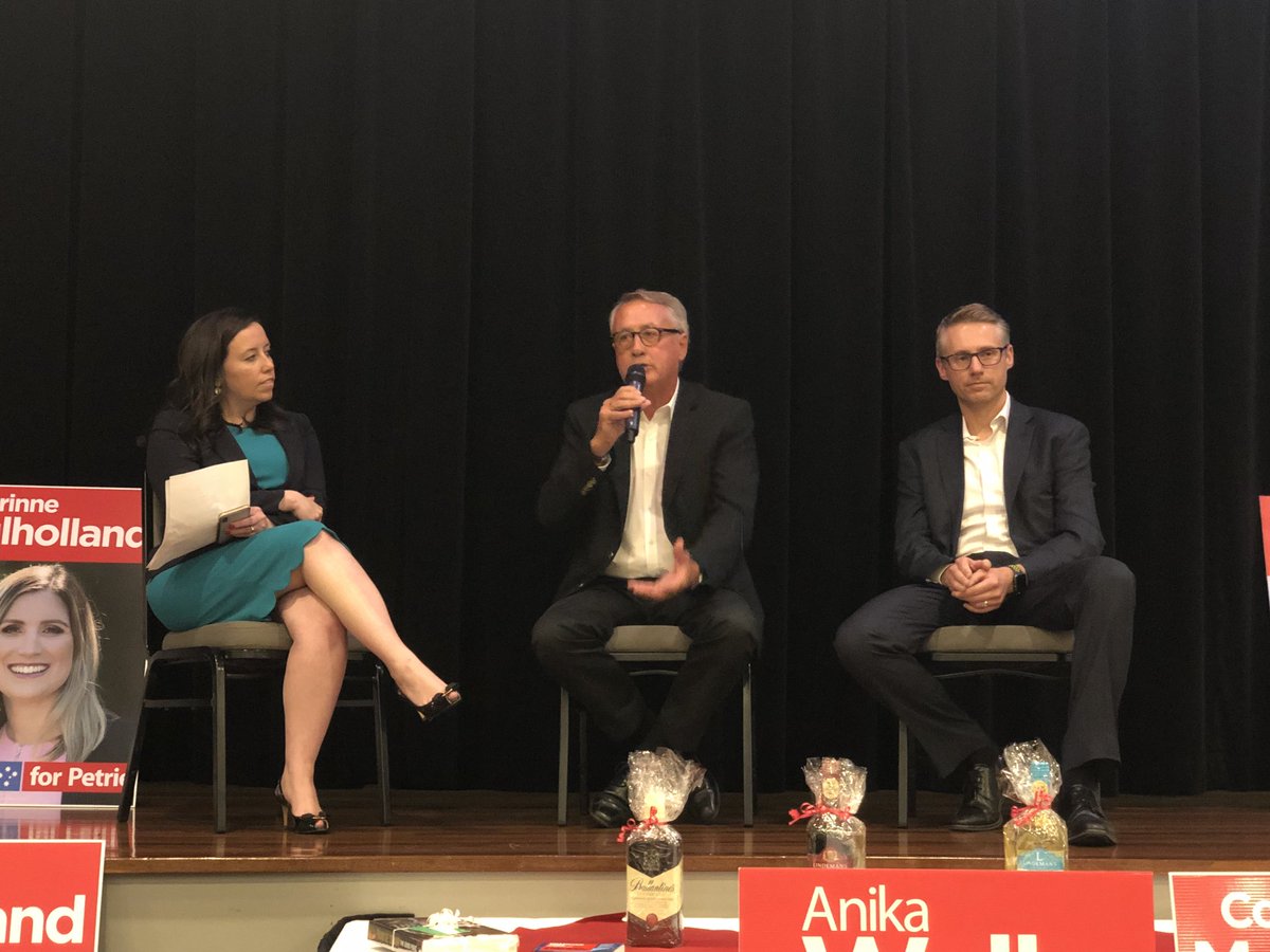 LaborForum's tweet photo. Celebrating the great work our trade unions do in fighting inequality with Scott Connolly from the ACTU, @kailamurnain &amp; @SwannyQLD 💪💪 #auspol https://t.co/nmYVnkUg2M