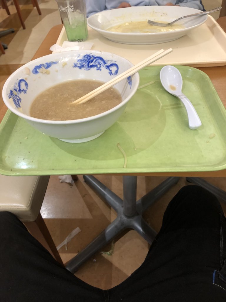 z05772483's tweet photo. ジャック ガレージ
ダブルラーメン…… 地獄……
特に にんにくがやばいよ…
食いきったけど…俺の顔が….…… https://t.co/zeyTHOEJza