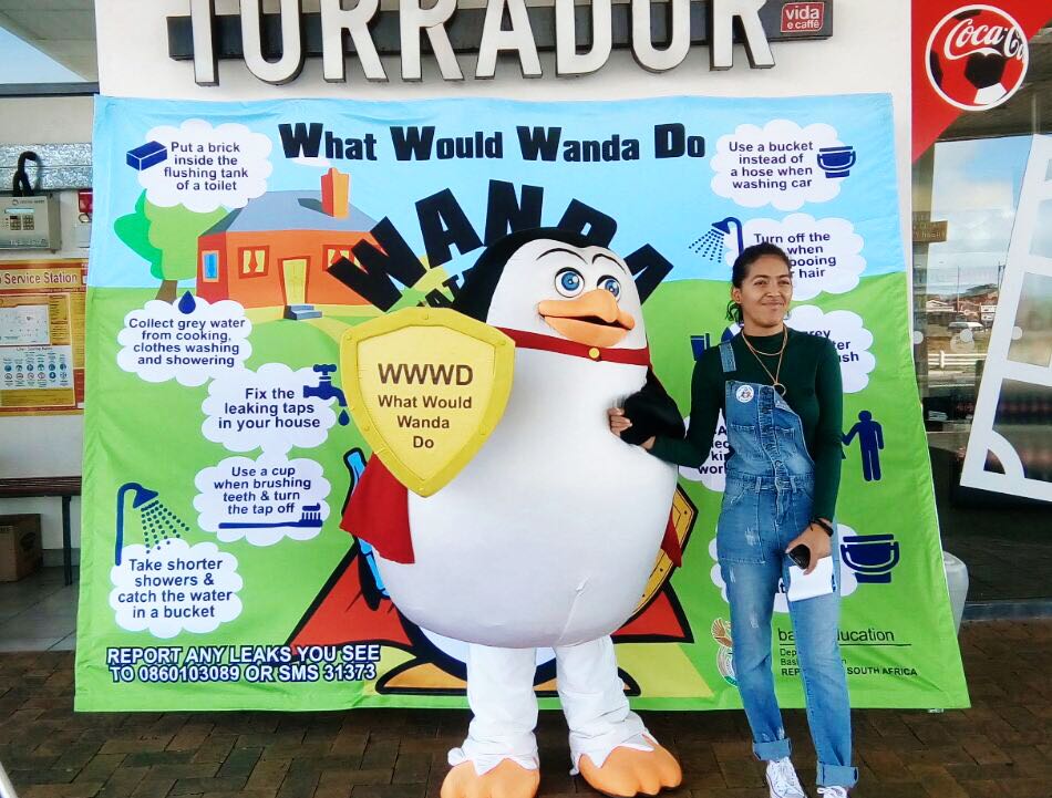 active_ed's tweet photo. #WandaTheWaterWarrior Interacting at Shell Forecourts today for #ShellSafetyDay sharing her 10 #WaterSavingTips #WesternCape #EasternCape @KFMza @Wanda_WaterW https://t.co/das3WTG95K