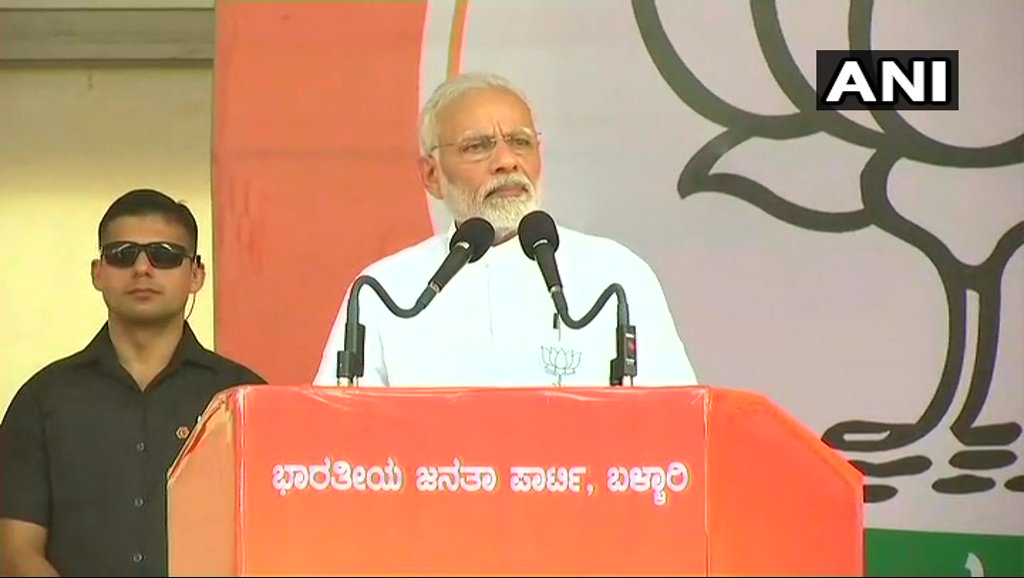 ANI's tweet photo. Congress has ruined the rich history &amp; legacy of Ballari. By defaming Ballari, they have disrespected the people of this district. Your enthusiasm &amp; zeal shows that the Congress is going to lose Karnataka: PM Narendra Modi in Ballari #KarnatakaElections2018 https://t.co/crhyK3KvlY