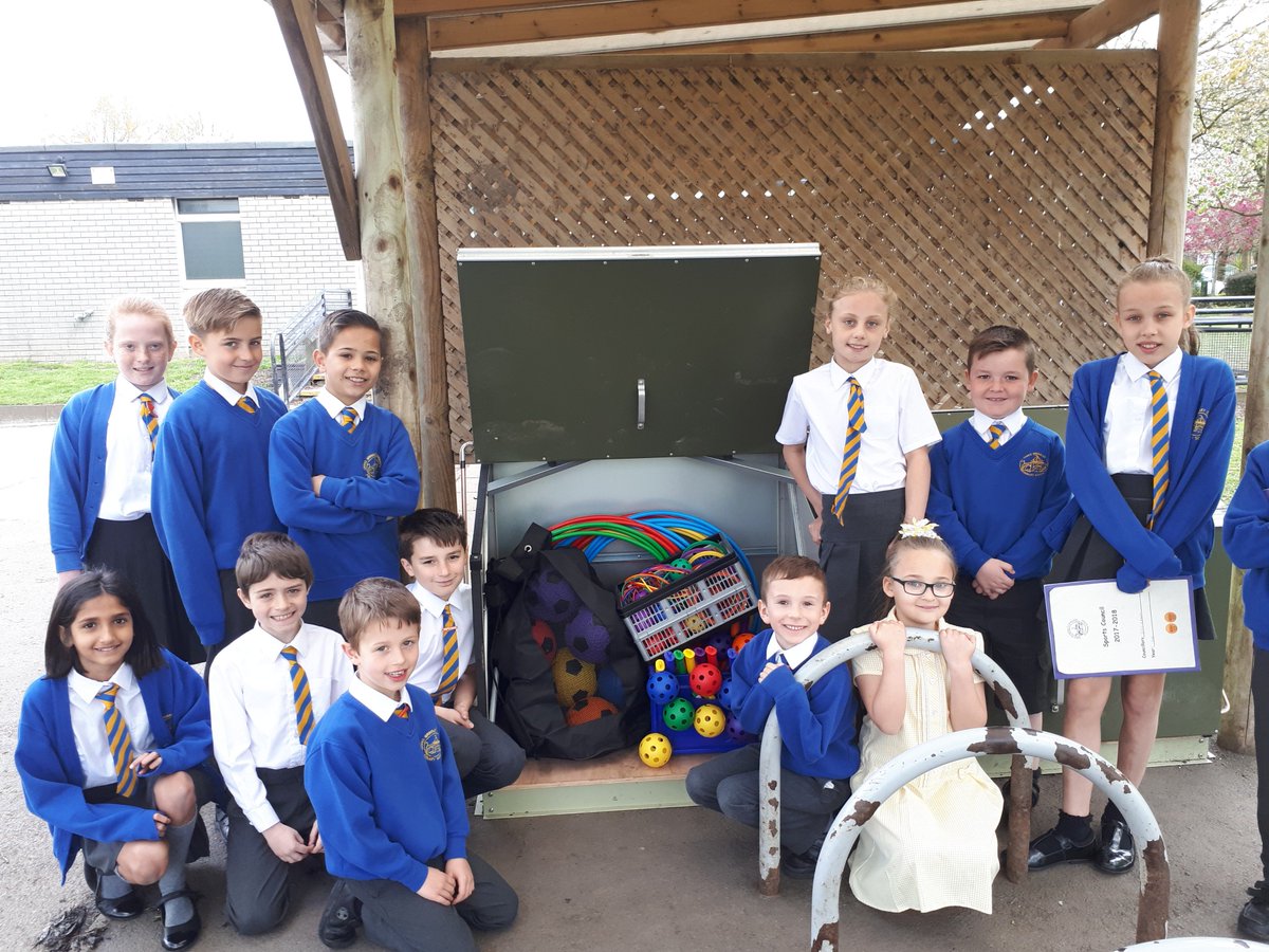 JamesBrindleyPS's tweet image. Our Sports Councillors proudly showing off their new playtime equipment #healthyschools #keepfithavefun