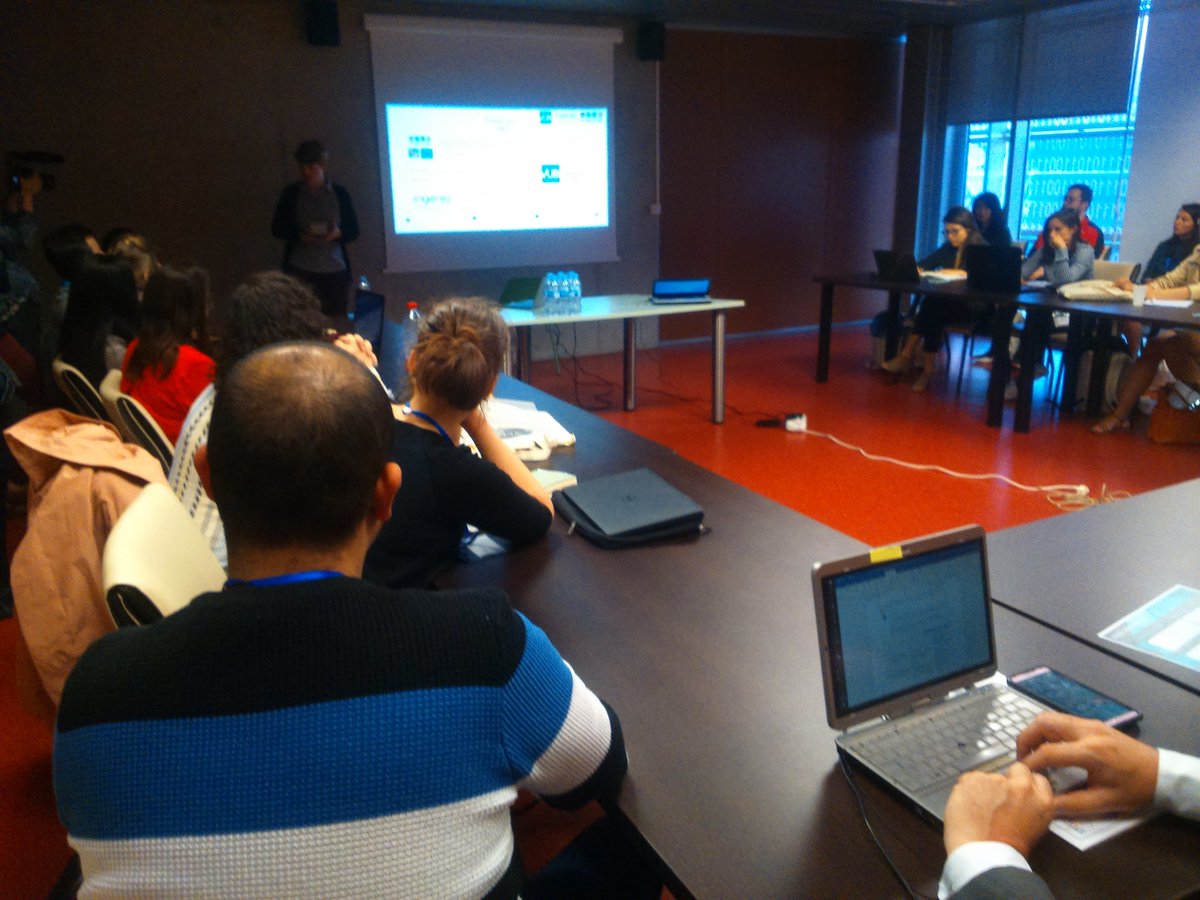 Ingenio_CsicUpv's tweet image. The PhDStudents develop their presentations #ParallelSessions #PhDays2018 #innovation #scicomm #research