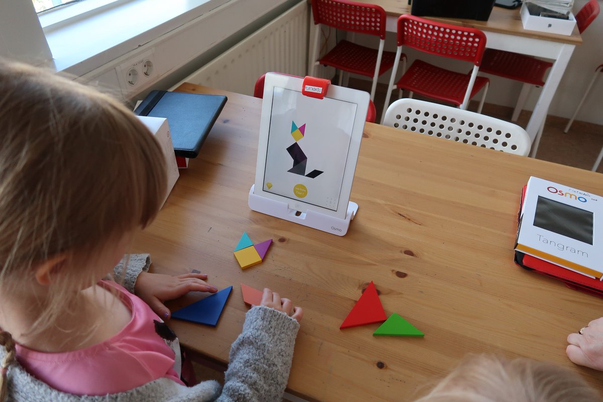 Menntamidja's tweet photo. Osmo tangram hjá 4 og 5 ára nemendum okkar í Flataskóla, alltaf vinsælt. 
#menntaspjall #skolasogur #flataskoli #menntamidja https://t.co/UDVfZDz1b6