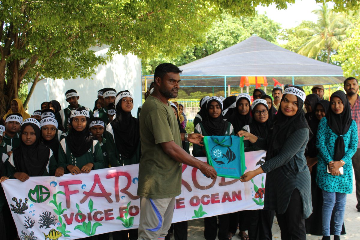 molhadhoschool's tweet photo. FARUKOE - Students Exploring the Reef with the help of MNDF (01st May 2018 https://t.co/TP42fDSjQA