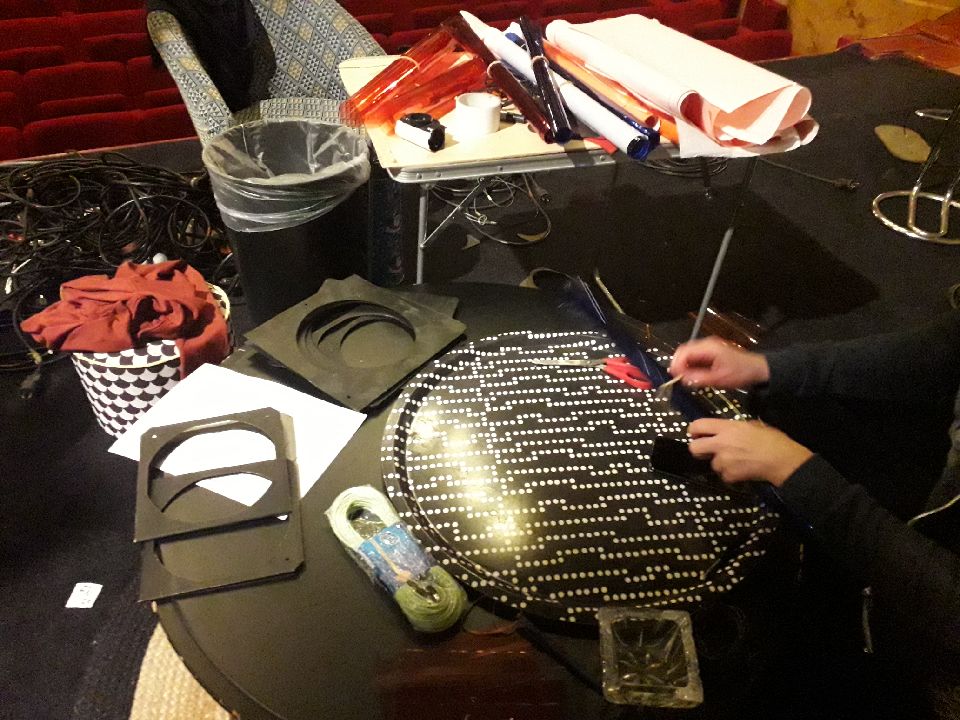 TheatreMichel's tweet photo. [#montage en cours] précision du geste... les lumières s'habillent de couleurs au @TheatreMICHEL.
Dès le 11 mai, la comédie à succès "Mon Meilleur Copain" vous illuminera de bonne humeur.
Infos et résa > https://t.co/UXMXgg1FKg
#paris #MonMeilleurCopain #TheatreMichel #mathurins https://t.co/Y1wN5QOt57