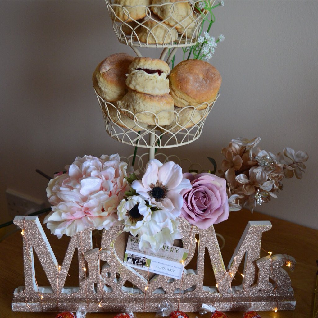 beckybakesdevon's tweet photo. Throw back to when we teamed up with @TLbridal for their premier  @BrideWedShow their beautiful dresses dazzled the catwalk and prospective brides sampled our delicious cakes ❤️ #devonbakes #bridalboutique #tlbridal #paulsbakery #tbt #weddingshow https://t.co/l6KwQUBaDd