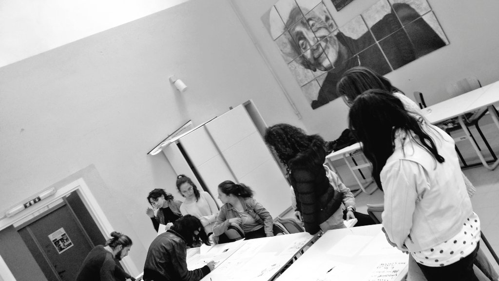Giannone's tweet photo. Gli occhi sempre curiosi di R.L.M. sui ragazzi del progetto #PON #Libramente il lavoro finale ludico e di ricerca da proporre ai cittadini di #ACQUITERME #ISAPARODI che si apre al territorio il 18 maggio 2018 ○●○ https://t.co/yXar3kejFl