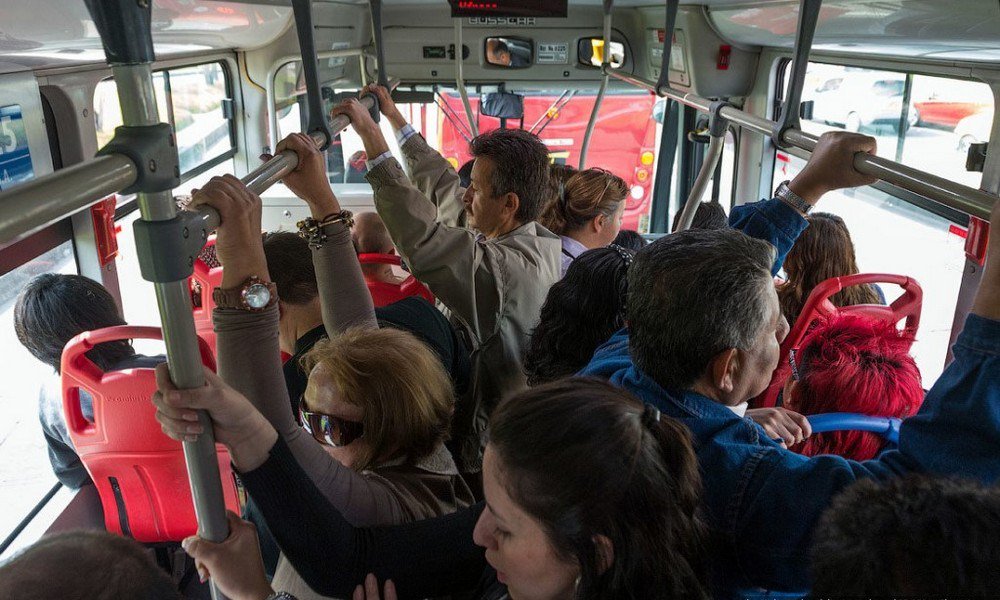 kak-drochit-parit-v-avtobuse-porno-massazh