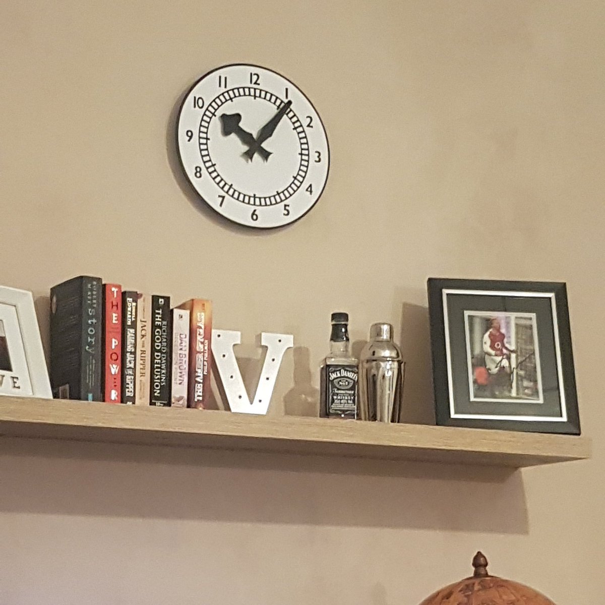 SheWore's tweet image. My biggest ever giveaway..
A Clockend Clock +...
RT if you have faith in us tonight.
When we win i will draw a winner and will send then a Clock + a few pinbadges
Sheworeshop.com

COME ON YOU RIP ROARING REDSSSSS