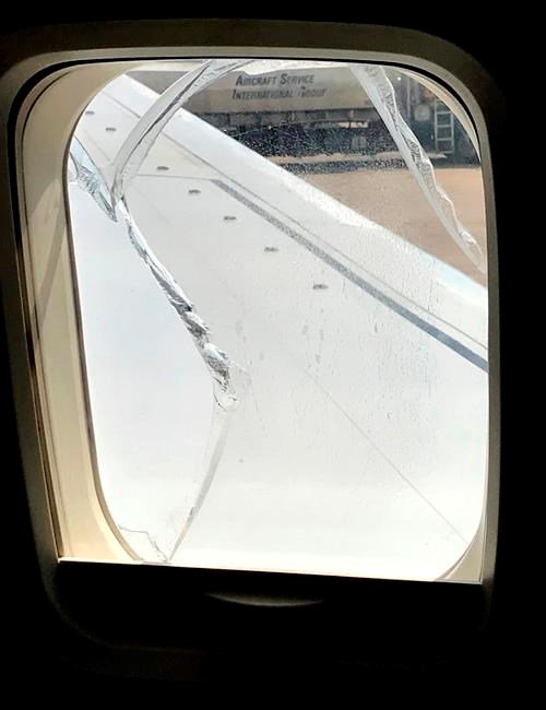 Passengers heard window popping on Southwest plane: bit.ly/2I6x2wu https://t.co/W54JDJdquy
