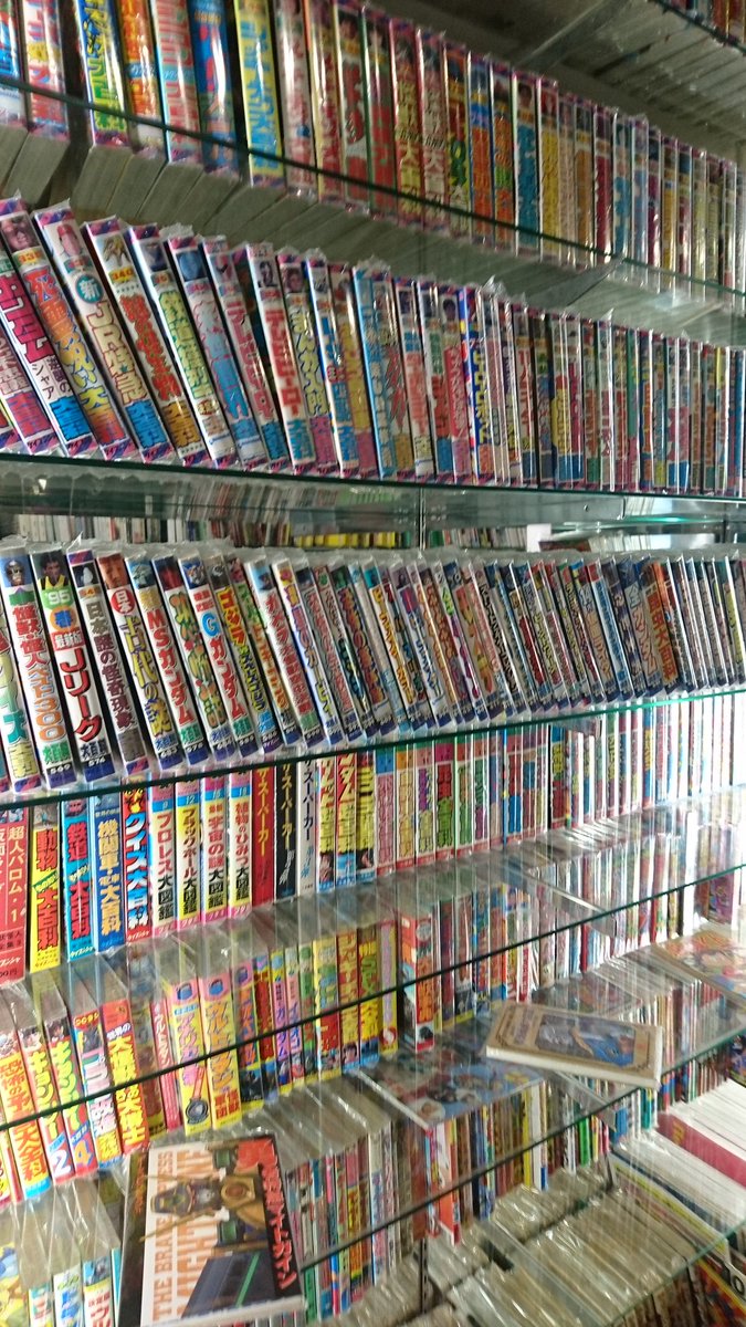 の猫 まんだらけ梅田店 大阪 梅田 阪急東通り商店街 Zoids初期 すっごい値段 大百科シリーズ増えてない まんだらけ オタク店 ゾイド ケイブンシャ 大百科シリーズ