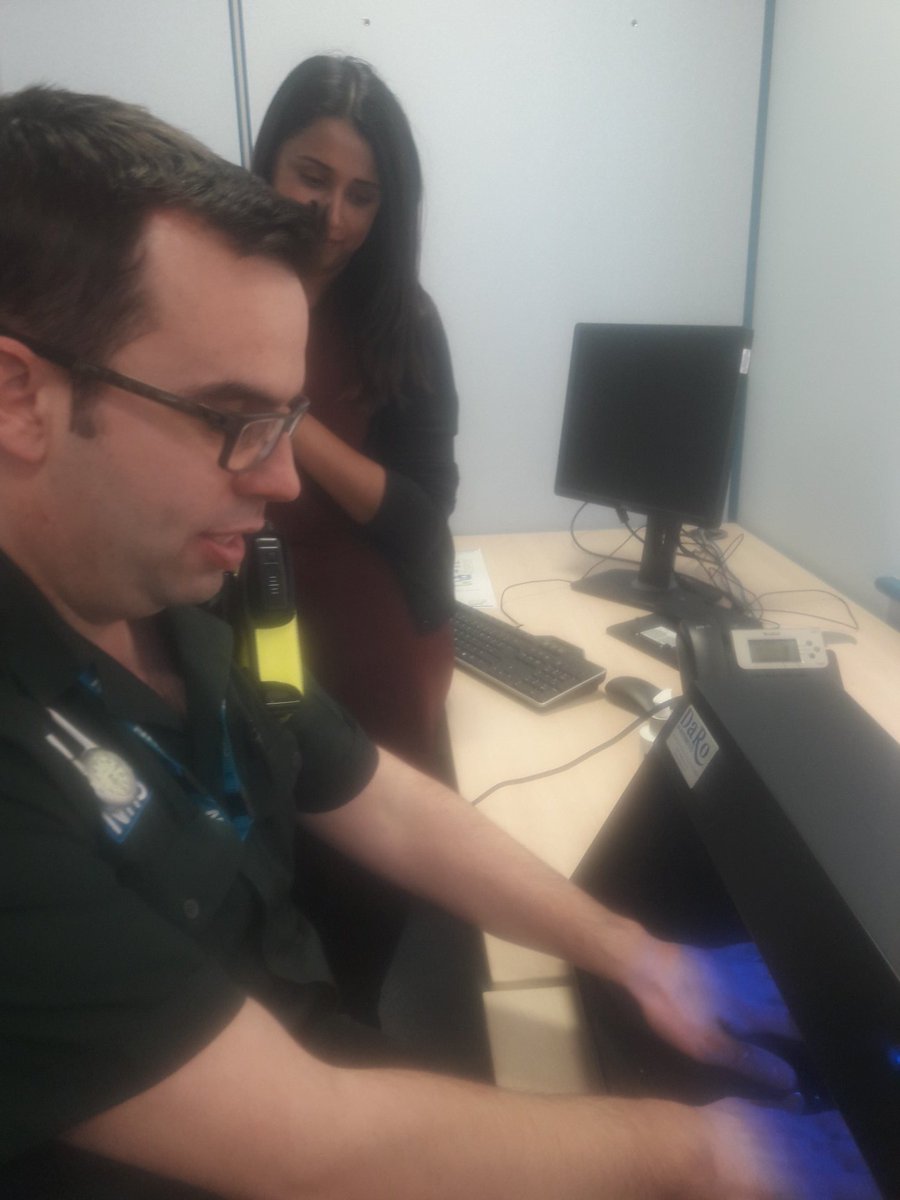 swasft_IPC's tweet image. Raising awareness for #WHO #worldhandhygieneday promoting awareness with our front line crews in Yeovil. #glowbox #NHS #everypatientmatters #everyteammembermatters @swasFT @Shaunhowler #cleanhands #SaveLives