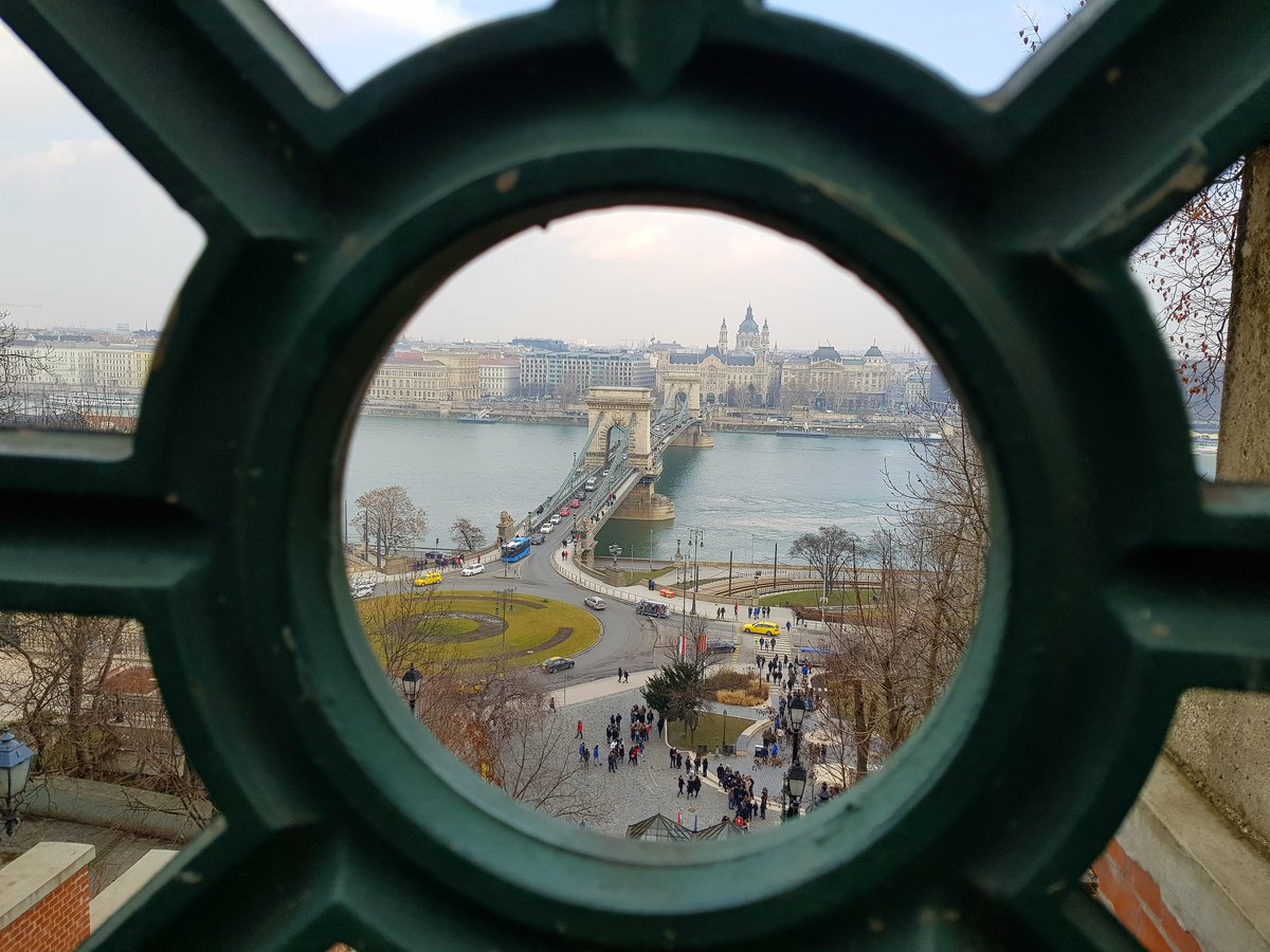 Lafhervargas's tweet photo. #Budapest capital de Hungría, cuenta con varios sitios que son Patrimonio de la Humanidad, interesante visitar al barrio del #CastillodeBuda, avenida #Andrássy, #PlazadelosHéroes , el Balneario #Széchenyi el #ParlamentodeBudapest y sus deliciosos postres en #Gerbeaud https://t.co/rqAYw4NF61