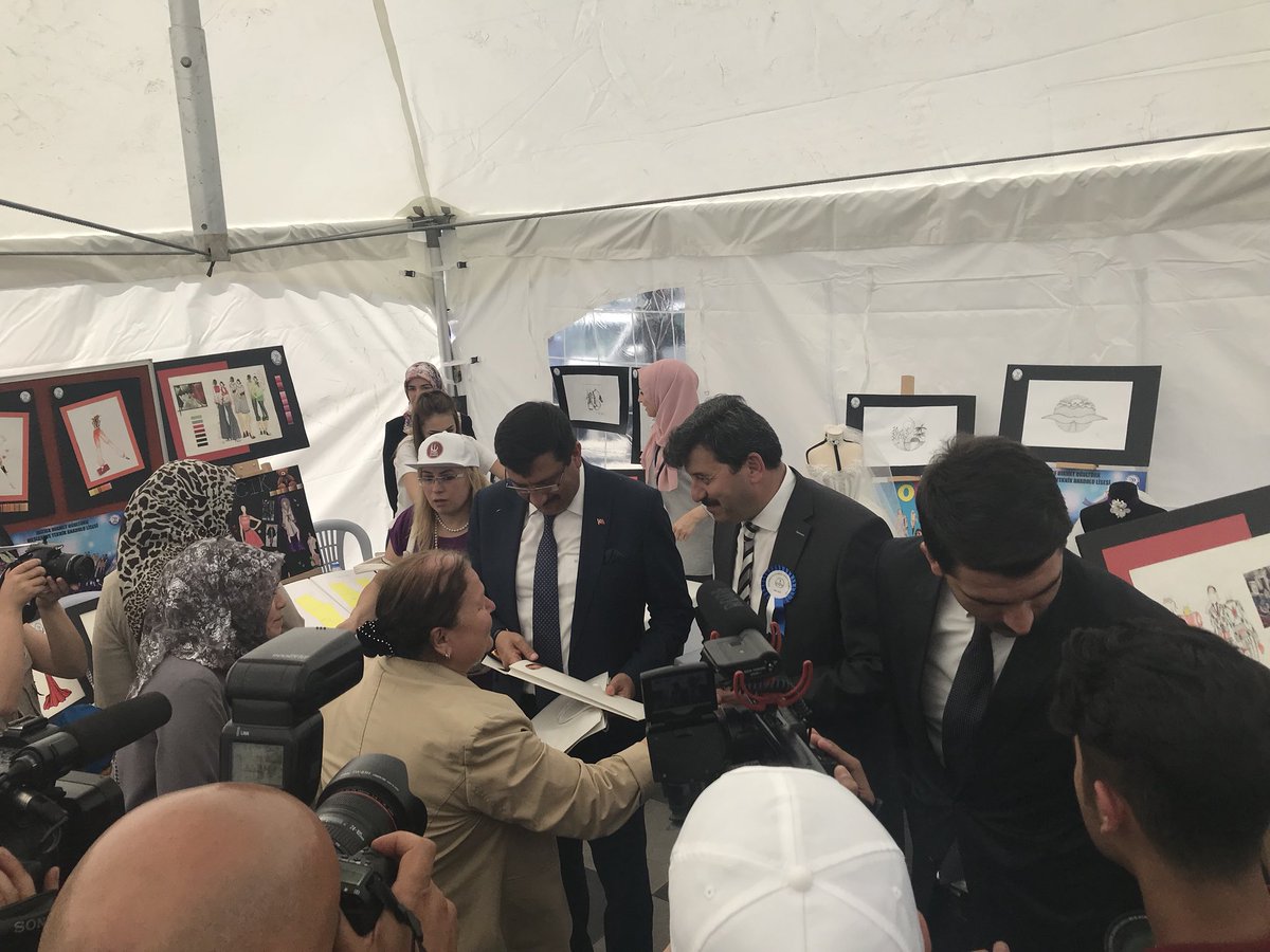 4/Mesleki Eğitimin içinde bulunan siz değerli Meslek Öğretmenleri ve Öğrencilerinin, Eğitim/Öğretim faaliyetlerinizin yanında Ülkemizin üretme ve daha güçlü ekonomik modellerinin temel yapıtaşları olduğunuzu biliyoruz.
<a href="/Ayhanisik37/">Ayhan IŞIK</a> <a href="/kbbmustafaak/">Mustafa AK 🇹🇷🇵🇸</a>