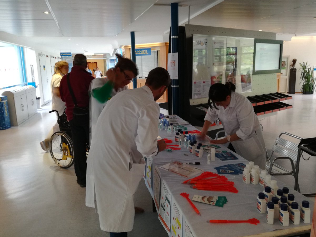 Handhygiene enthusiasts!
#Sepsis #HandHygiene #HUGeneve @hopitaux_unige <a href="/hug_ge/">HUG</a> <a href="/WHO/">World Health Organization (WHO)</a>