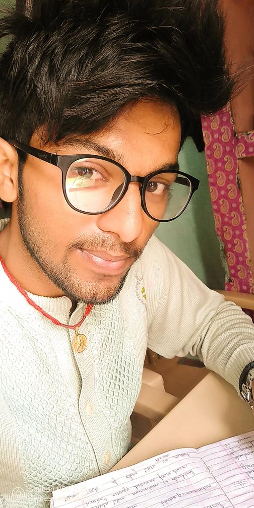 Saurabh41857197's tweet photo. बेटा👶🏼
मेरे सामने #_Attitude मत❌ दिखाना वरना,
जिस👉🏽 गाल पर तुम्हारी #_GF👧🏻 ने #_Kiss💋 किया था,
उस👉🏽 गाल पे मेरा 😎 #_थप्पड़ 👋🏽का निशान😰 पड़ जाएगा..! https://t.co/rcFBZZFvEK