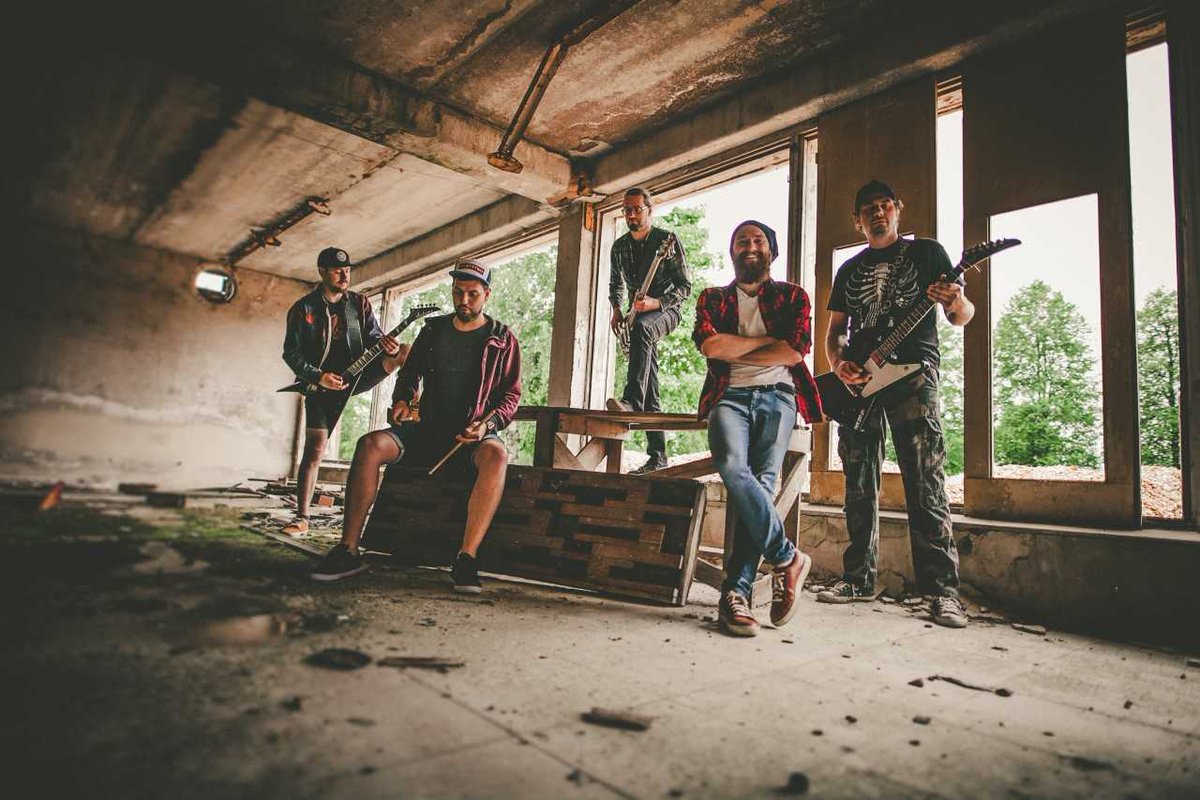 Grupa <a href="/RefleksijaMusic/">Refleksija</a> izdod grupas "Tumsa" dziesmas "Bet maijpuķītēm jāpaliek" cover versiju. 
▶lrma.lv/jaunumi/arturs…