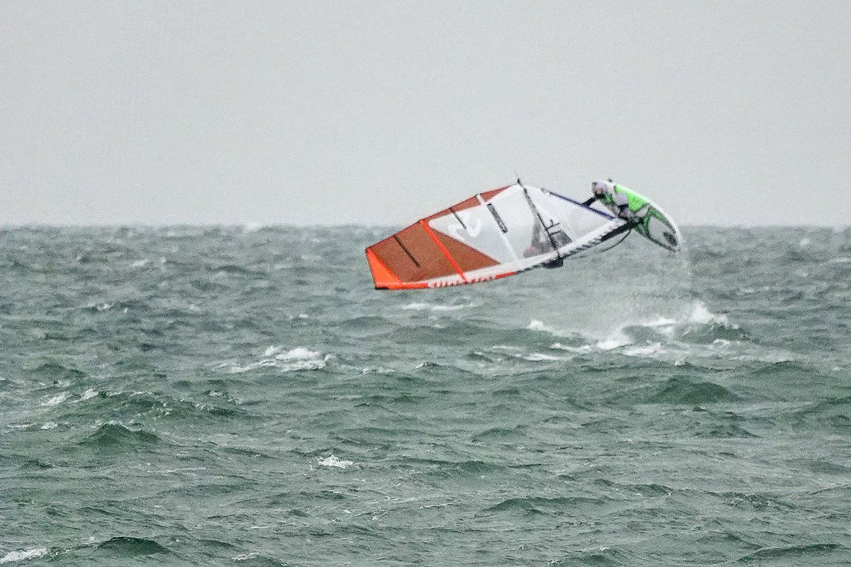 tezwoz's tweet photo. #fullpower #Windsurf #windsurfing https://t.co/Oje21CydlE