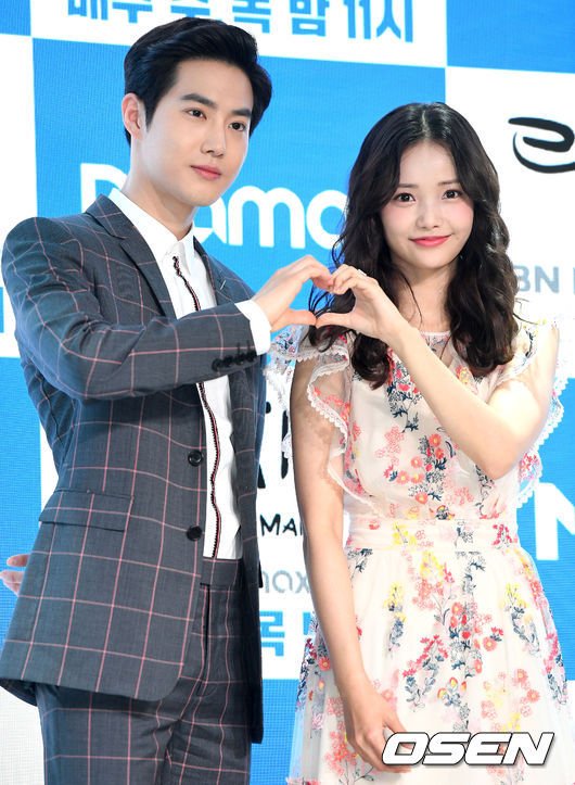 DcQGWUrUwAApd5D.jpg:large