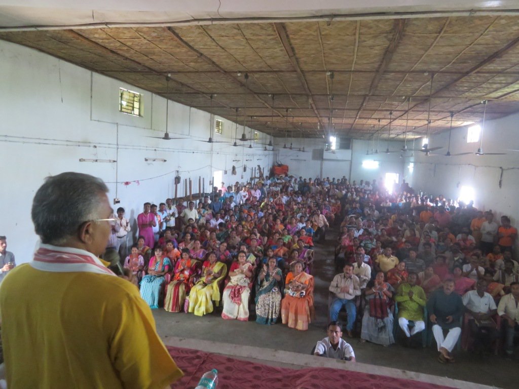 DilipGhoshBJP's tweet photo. Addressing the karyakartas of Ranaghat-1 Block at Parimal Bhawan (Nadia Dakshin Org. Zela).
Our Karyakartas are visiting door-to-door  with the achievements of Central Govt. within villages.

#BJP4PanchayatWB https://t.co/c32iR9cp7i
