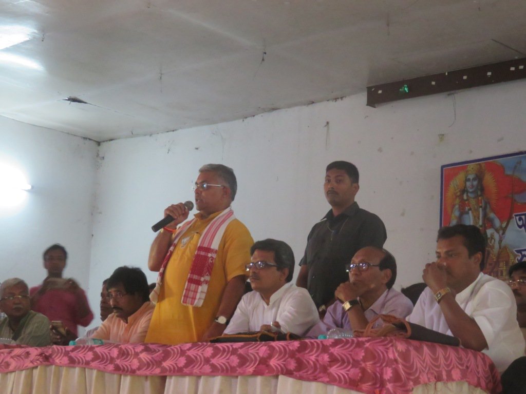 DilipGhoshBJP's tweet photo. Addressing the karyakartas of Ranaghat-1 Block at Parimal Bhawan (Nadia Dakshin Org. Zela).
Our Karyakartas are visiting door-to-door  with the achievements of Central Govt. within villages.

#BJP4PanchayatWB https://t.co/c32iR9cp7i