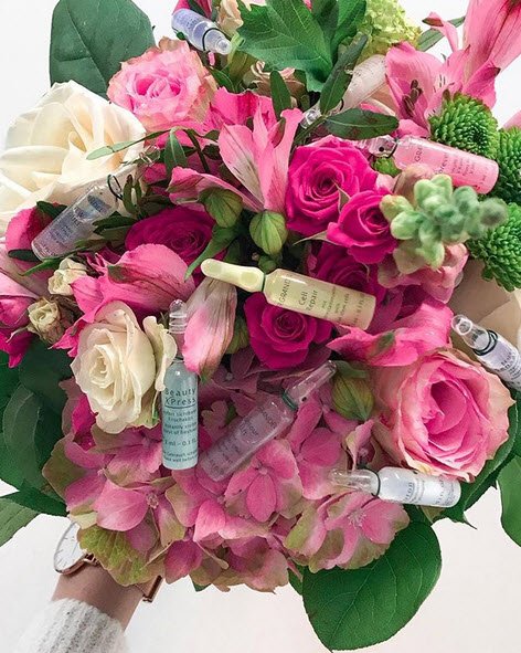 DrGrandel's tweet photo. Am 13. Mai ist Muttertag!
Ihr sucht noch ein passendes Geschenk? Wie wäre es mit einem Ampullen-Blumenstrauß?😍 🌷🌸🌺💐
Jetzt die DR. GRANDEL Wirkstoffampullen entdecken:
https://t.co/P38A30jujo
#Augsburg #drgrandel #thebeautynesscompany #freudeamschönsein #ampullen #muttertag https://t.co/kzoaNDz3mU