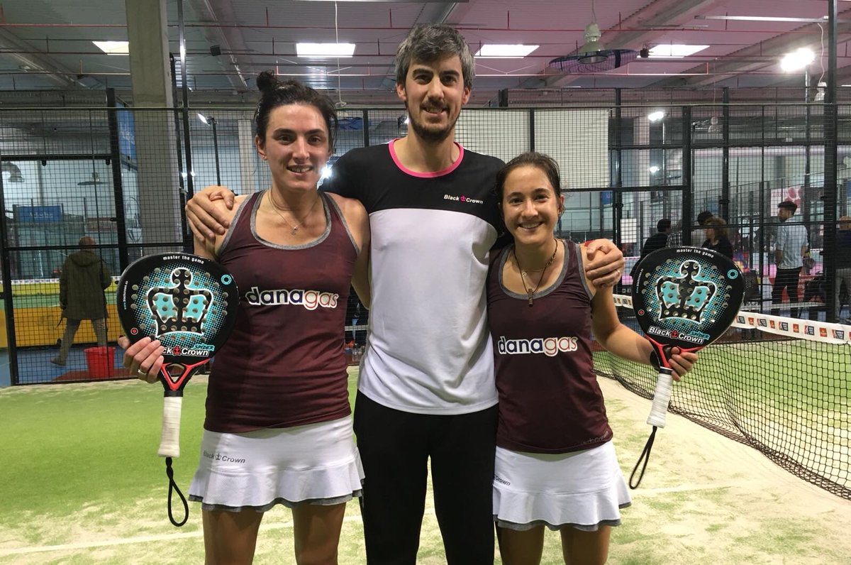 Las jugadoras <a href="/Gabibartomioli/">Gabibartomioli</a> y <a href="/SaroneRSoto/">s a r a</a> se impusieron en un duro partido para pasar a los octavos del #WPTZaragozaOpen