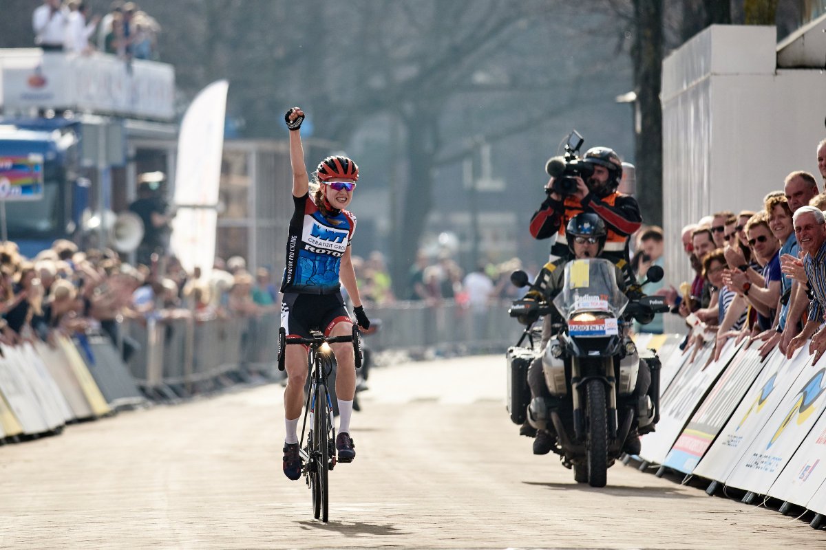 To celebrate the start of the <a href="/asda/">Asda</a> Tour de Yorkshire Women's Race we've got a @WNT_ROTOR jersey signed by all their team up for grabs! RT to enter and the winner will be announced tomorrow. Good luck! #WTDY #TDY