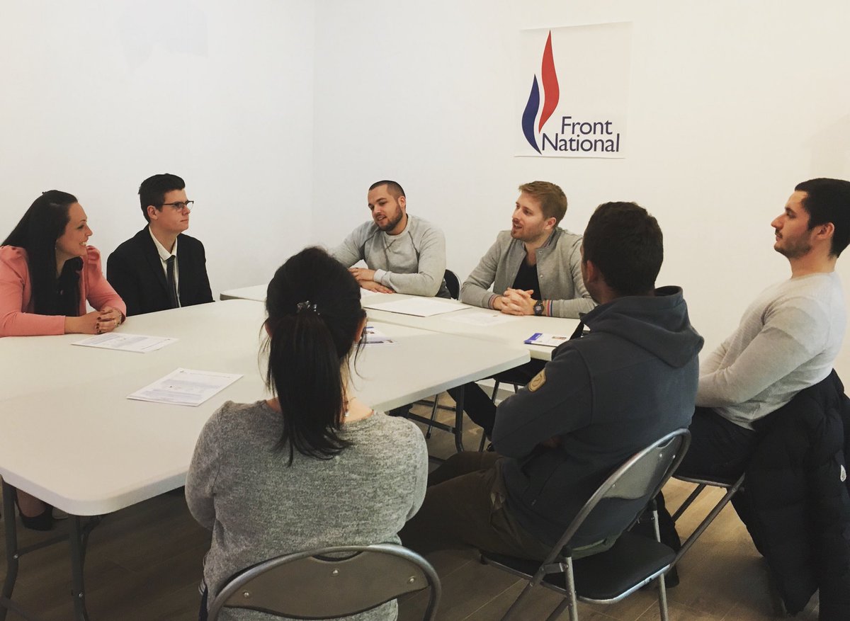 rnj_var's tweet photo. Le #FNJVar était en réunion de travail hier soir dans la 5ème circonscription afin de préparer les prochaines actions.
Une réunion qui s’est conclue par une coupe de champagne pour fêter l’ouverture de la nouvelle permanence ! https://t.co/8RZuEMgPN4
