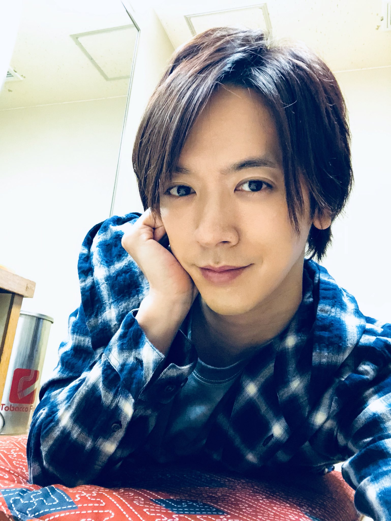 Daigo Auf Twitter ゴールデンウィークいかがお過ごしですか 俺は 最近忙しくて ツイートできてないなあ 疲れてる顔は見せたくないからね 今日の顔もすごく疲れてるとおもう どう 楽屋にて T Co 3g0zyq6oer Twitter