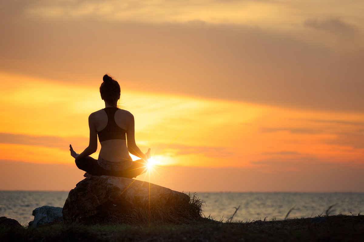 Les amigues del <a href="/CentredeYogaSER/">Centre de Yoga Sant Esteve de Roures</a> ens envien aquesta magnífica imatge de la sortida del sol a les platges de <a href="/st_esteveroures/">Ajuntament de Sant Esteve de les Roures</a>.  Quin millor lloc per començar el dia amb energia que la <a href="/PlatjaRoures/">Platja Sant Esteve de les Roures</a> #VisitSEDR