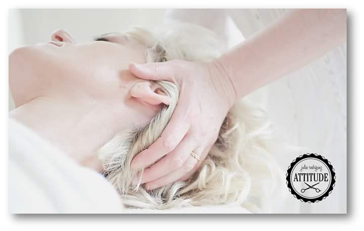 attitudejulia's tweet photo. 😊 ¿No has probado nuestro SPA capilar? 
El "Ritual Sámara" es un masaje craneal anti-estrés con aceites aromáticos personalizados para tu cabello. Relax, bienestar, vitalidad y juventud para tus cabellos ¡Te sorprenderá! 🌼
#peluquería #spacapilar #hairsalon #hairideas #bilbao https://t.co/m0AiAdlOwA
