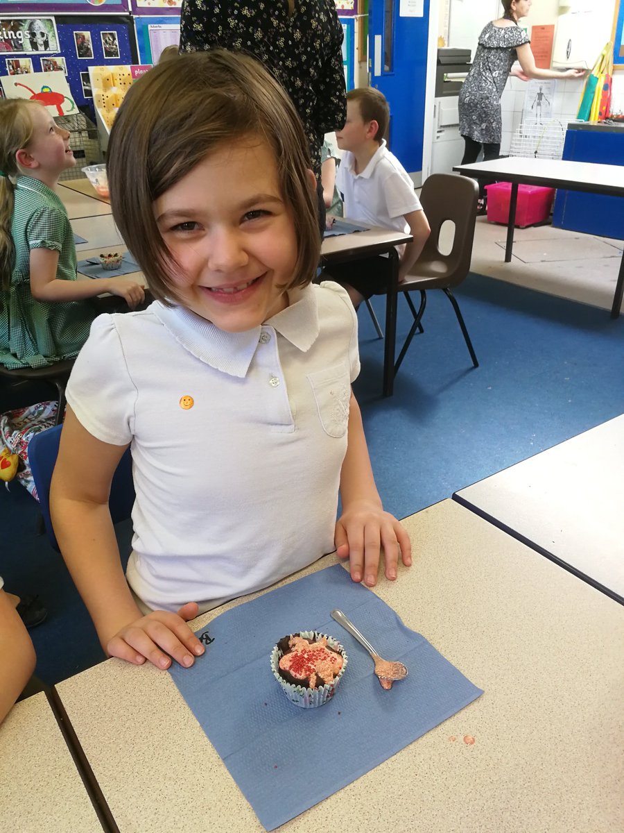 BadgerHillYork3's tweet photo. Every Thursday we will be sharing some photos and info from a past lesson. This week is a lesson in which the children all made their very own chocolate volcano muffins. Here's a few pics from the baking hot afternoon! #ThrowbackThursdayY3 https://t.co/xt0T2Tmy3q